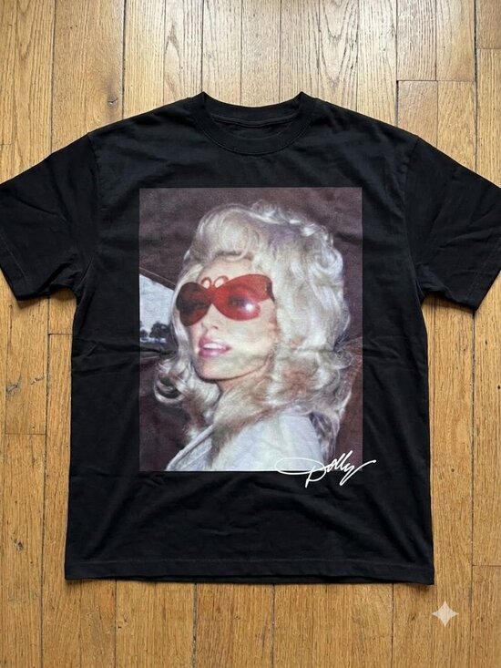 Gildan Other - Dolly Parton ICON tee